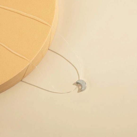 🌙 Floating clear choker w/ crescent moon pendant - Picture 8 of 11